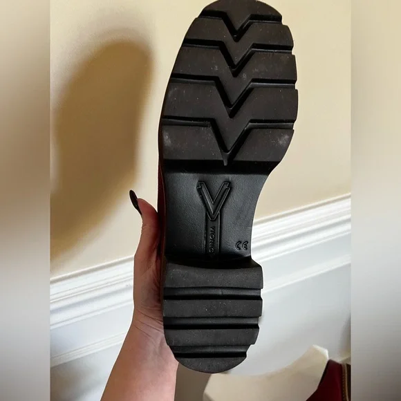 Burgundy, Women’s Vionic Leather Slip-Ons orthotic Clogs/Mules. - Picture 12 of 12